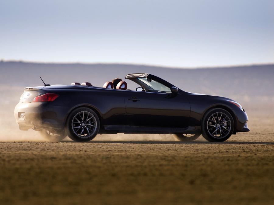  Infiniti G37 IPL Convertible 2012 года  (фото 15 из 17)